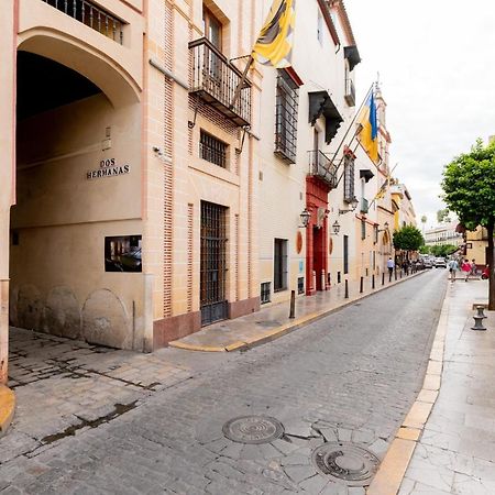 Bonito Callejon En La Juderia By Thegoodtourist Sevilla Bagian luar foto