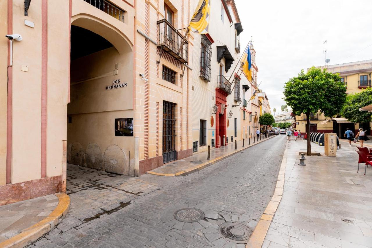 Bonito Callejon En La Juderia By Thegoodtourist Sevilla Bagian luar foto